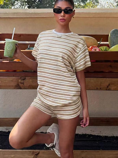 🔥 Tidsbegränsat erbjudande! 🔥 2-delars vintage-set – randig topp & högmidjade shorts, framhäver midjan & förlänger benen 💃