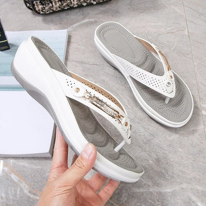 ☁️👡 Tongs mémoire de forme – Semelle nuage, réduction de la fatigue, idéales pour les longues journées debout en cuisine ou au marché, vos pieds vous diront merci chaque soir 🥖🧑‍🍳