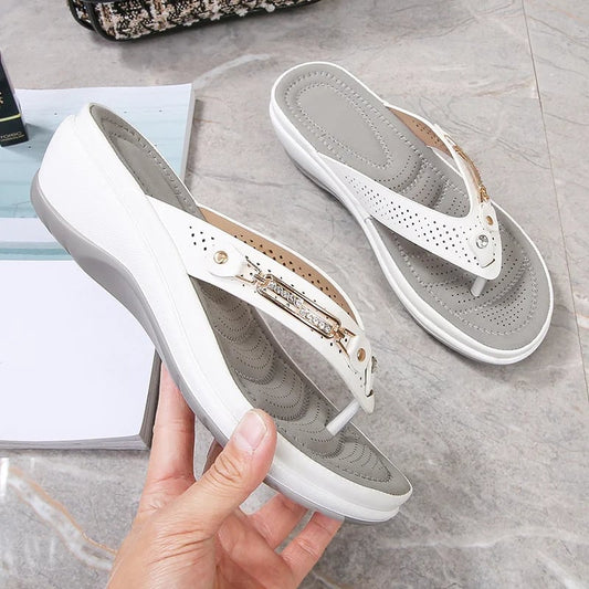 ☁️👡 Tongs mémoire de forme – Semelle nuage, réduction de la fatigue, idéales pour les longues journées debout en cuisine ou au marché, vos pieds vous diront merci chaque soir 🥖🧑‍🍳