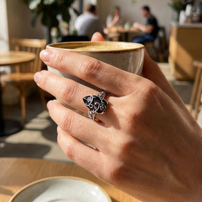 💍 PROMO FLASH : 50% DE RÉDUCTION ! Bague Romantique Ajustable – Style Bohème avec Pierre Précieuse Noire, Motif Floral Vintage & Accents Étincelants for un Charme Intemporel et Mystérieux ✨🌙