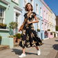👗 50 % RABATT! 🌺 V-ringad klänning med volanger & tryck – smickrande passform, flödande fall & perfekt för varma dagar & ljumma kvällar 💃
