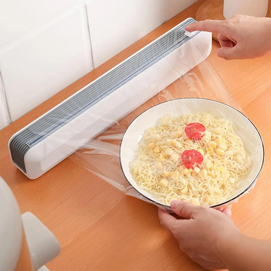 Magnetisk plastfoliedispenser med skjutskärare 🧲 Sitter stadigt på kylen, drar & skär i ett smidigt drag ✨