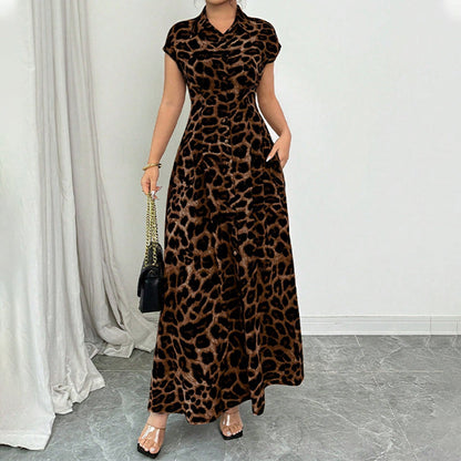 Elegant klänning med uppvikt krage & leopardmönster 🐆 Djärv stil, mjukt fall – enkel elegans för alla tillfällen ✨