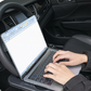 🍔 2-i-1 bilbricka & spaltfyllare – använd som rattbricka för mat & laptop, fyll sätesspalten så mobil & nycklar inte faller, enkel att montera 🔧