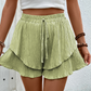 💃 Dam flödande shorts med volang-lager – kjol-liknande utseende med shorts-trygghet, resår med dragsko & andningsbart tyg, perfekt för varma dagar & strandpromenader 🏖️
