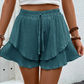 💃 Dam flödande shorts med volang-lager – kjol-liknande utseende med shorts-trygghet, resår med dragsko & andningsbart tyg, perfekt för varma dagar & strandpromenader 🏖️