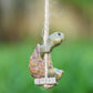 🐢✨ Décoration tortue sur balançoire – Ludique, pleine de charme, une touche de poésie 🌿🎀