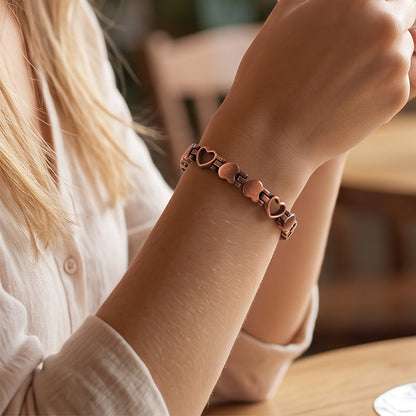 💖✨ Bracelet magnétique à maillons cœur – Design élégant, fermoir aimanté, symbole d’amour à porter au poignet 🎀🧲