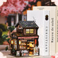 🌸🏠 Boutique miniature éclairée – Fleurs en devanture, lumière douce, l’esprit du printemps capturé dans une petite boîte à rêves 🌷✨