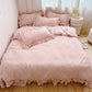 🛏️🌸 Parure de lit 4 pièces unie et simple – Bords à volants délicats, élégance intemporelle pour une chambre raffinée et accueillante ☁️